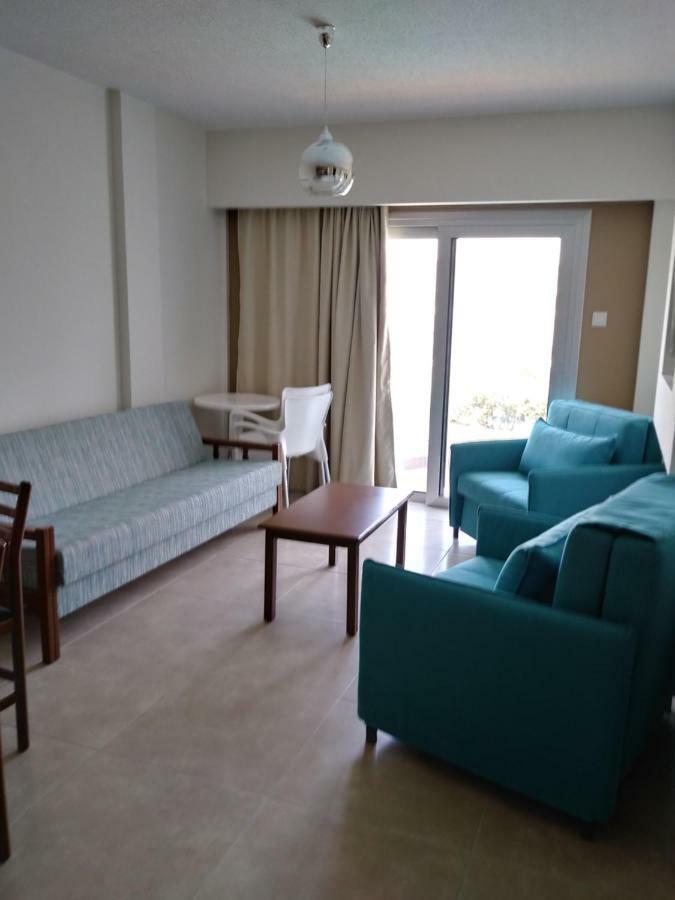 Livas Hotel Apartments Pernera Екстериор снимка